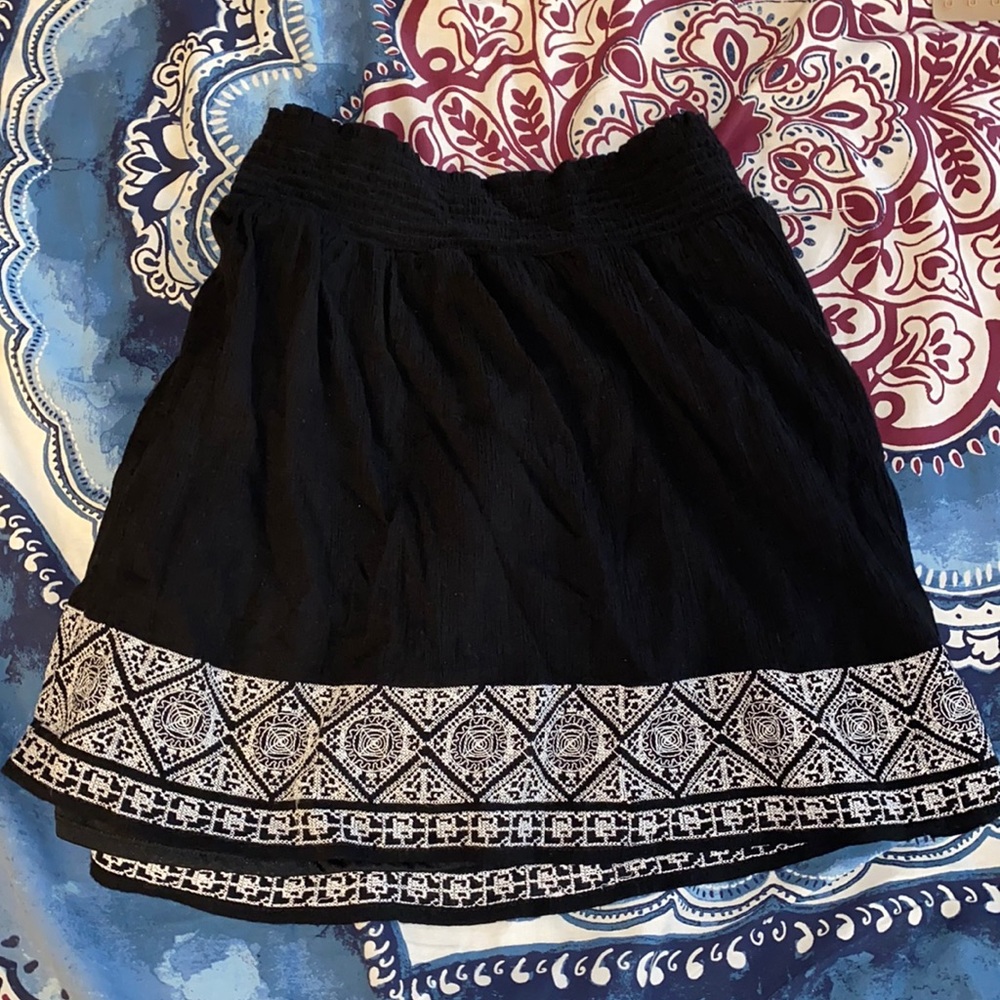 Old Navy Black and white printed skirt